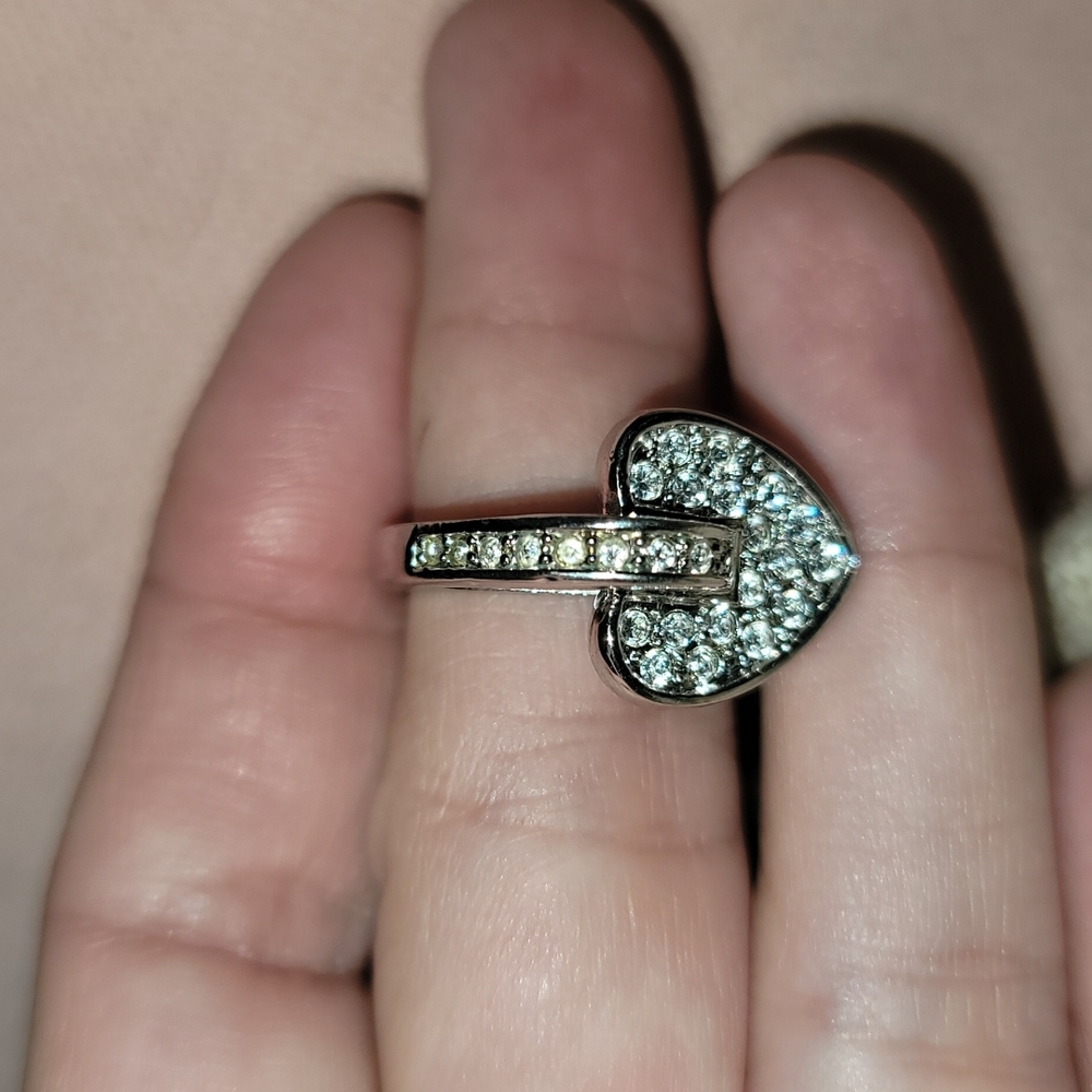 Lia Sophia Silver Tone heart Ring with 27 Crystals. Size 6.5 Vintage - Picture 4 of 11